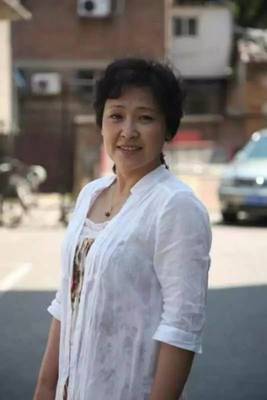 京味兒話劇《年復一年》 大雜院里的苦樂人生